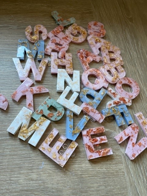 Epoxy resin letters