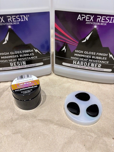 Petri Effect Resin with black second layer of resin