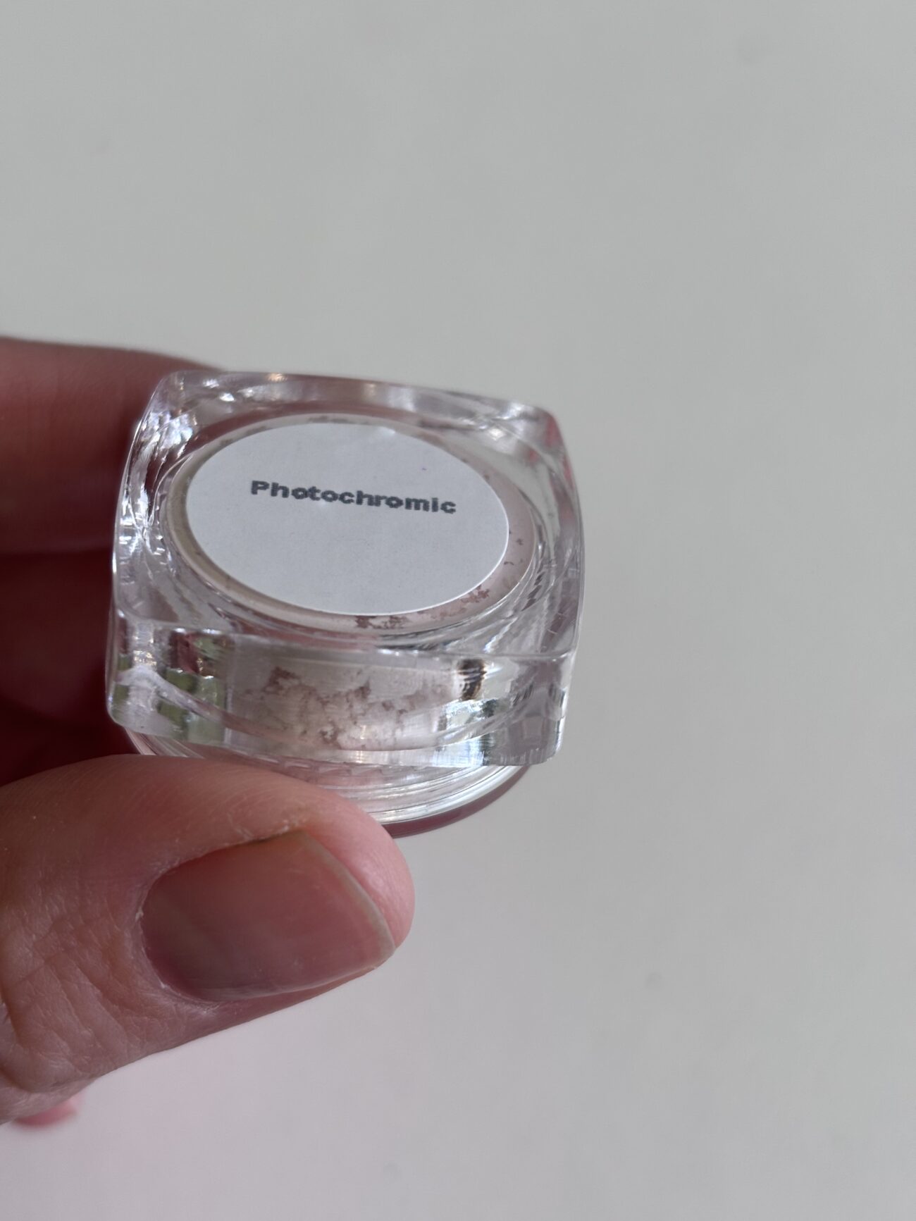 What is photochromic powder for resin?